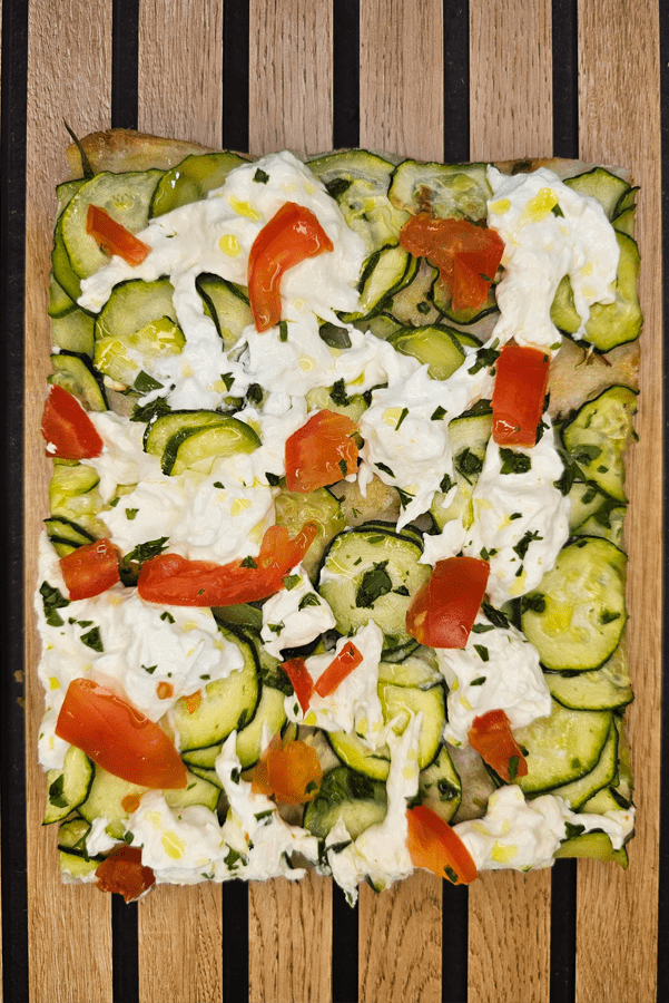 Pizza pomodoro e stracchino